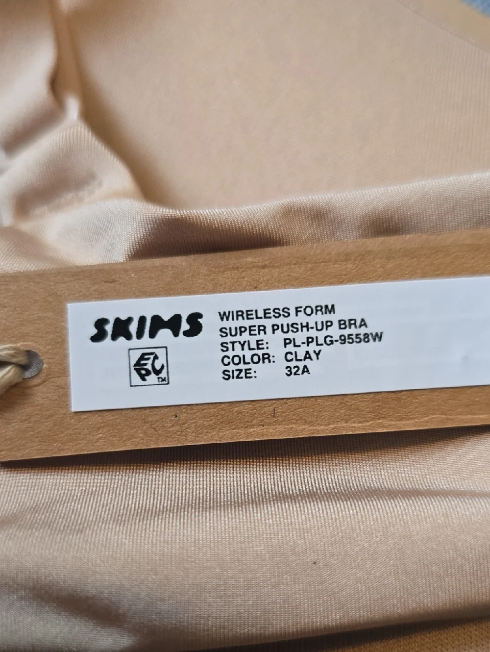 SKIMS Kim Kardashian Women's 32A Wireless Form Super Pus Up Bra New w/ Tags! - Picture 3 of 4